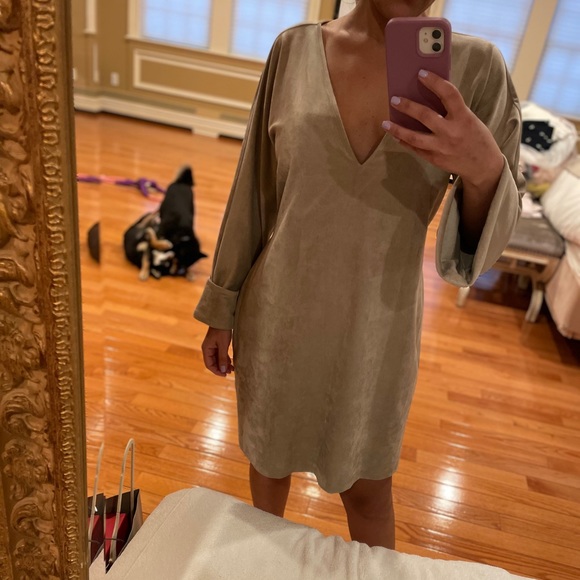Velvet Loose fitting Mini Dress - Picture 2 of 5